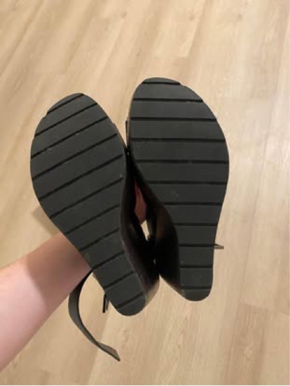 Kenneth Cole Black Leather Crossover Wedge Sandals - Picture 6 of 7
